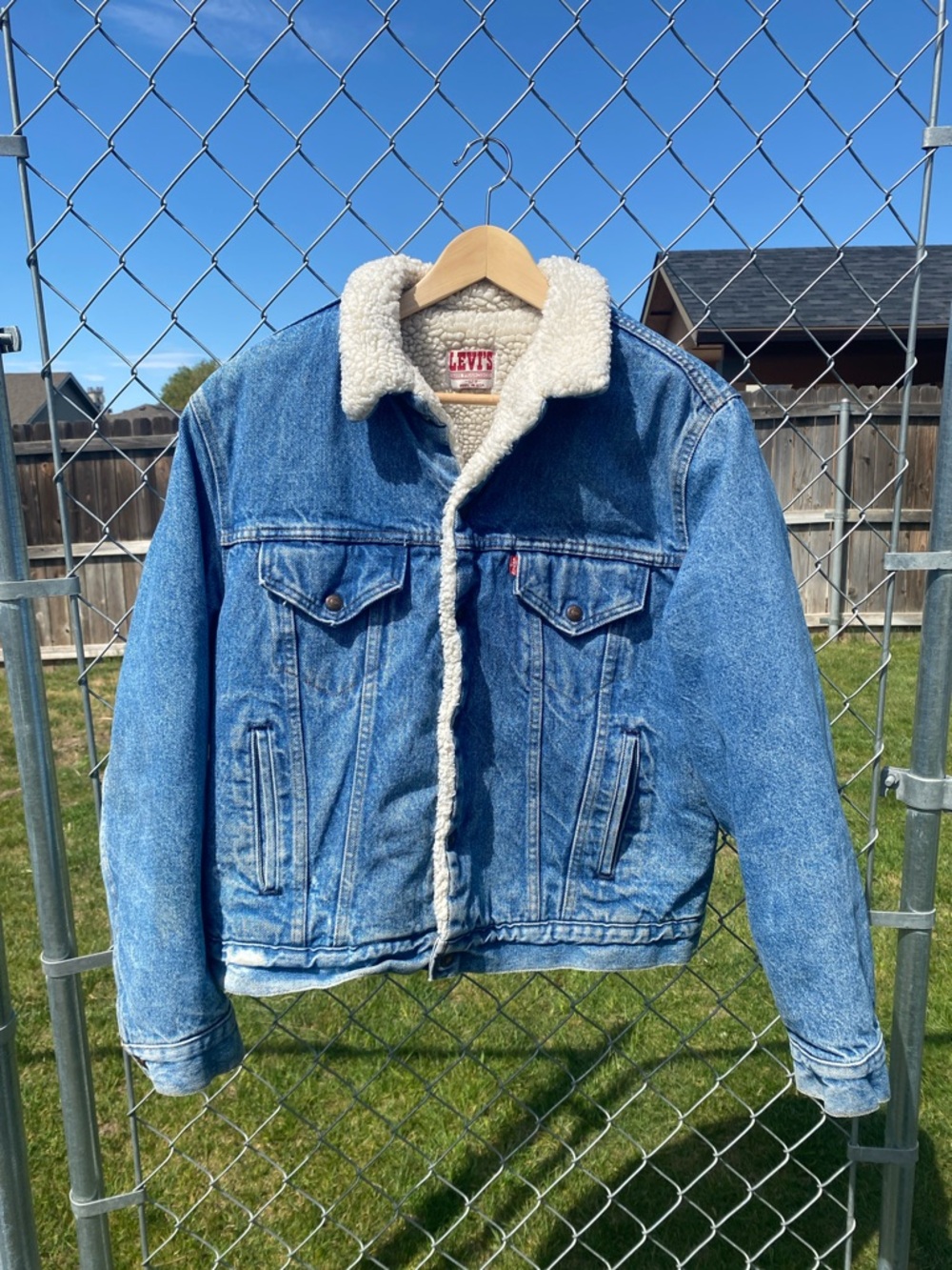 Vintage Levi's Light Blue Denim Jacket with Cream Sherpa Collar